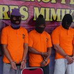 Tiga tersangka pelaku pembunuhan dan mutilasi terhadap empat orang warga di Timika. (2)