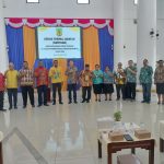 Pj Bupati Mimika, Valentinus S Sumito, Pj Sekda, Petrus Yumte dan sejumlah pejabat pimpinan tinggi pratama yang baru mengikuti sertijab