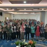 Pj Bupati Mimika, Valentinus S Sumito bersama Kepala DP3AP2KB, Hermalina Imbiri, Kepala OPD dan tim PPS di sela-sela pembukaan kegiatan percepatan penurunan stunting aksi#7