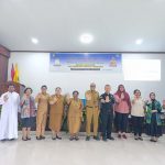 Staf Ahli Bupati, Innosensius Yoga Pribadi bersama Kepala DP3P2KB, Priska Kum dan jajaran, narasumber bersama peserta