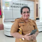 Kepala BKPSDM Mimika, Hermalina Imbiri