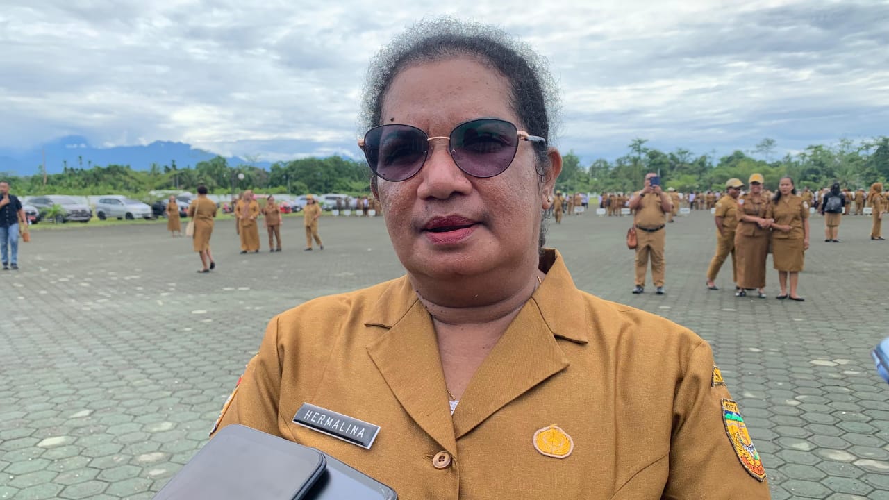 Kepala BKPSDM Mimika, Hermalina W Imbiri