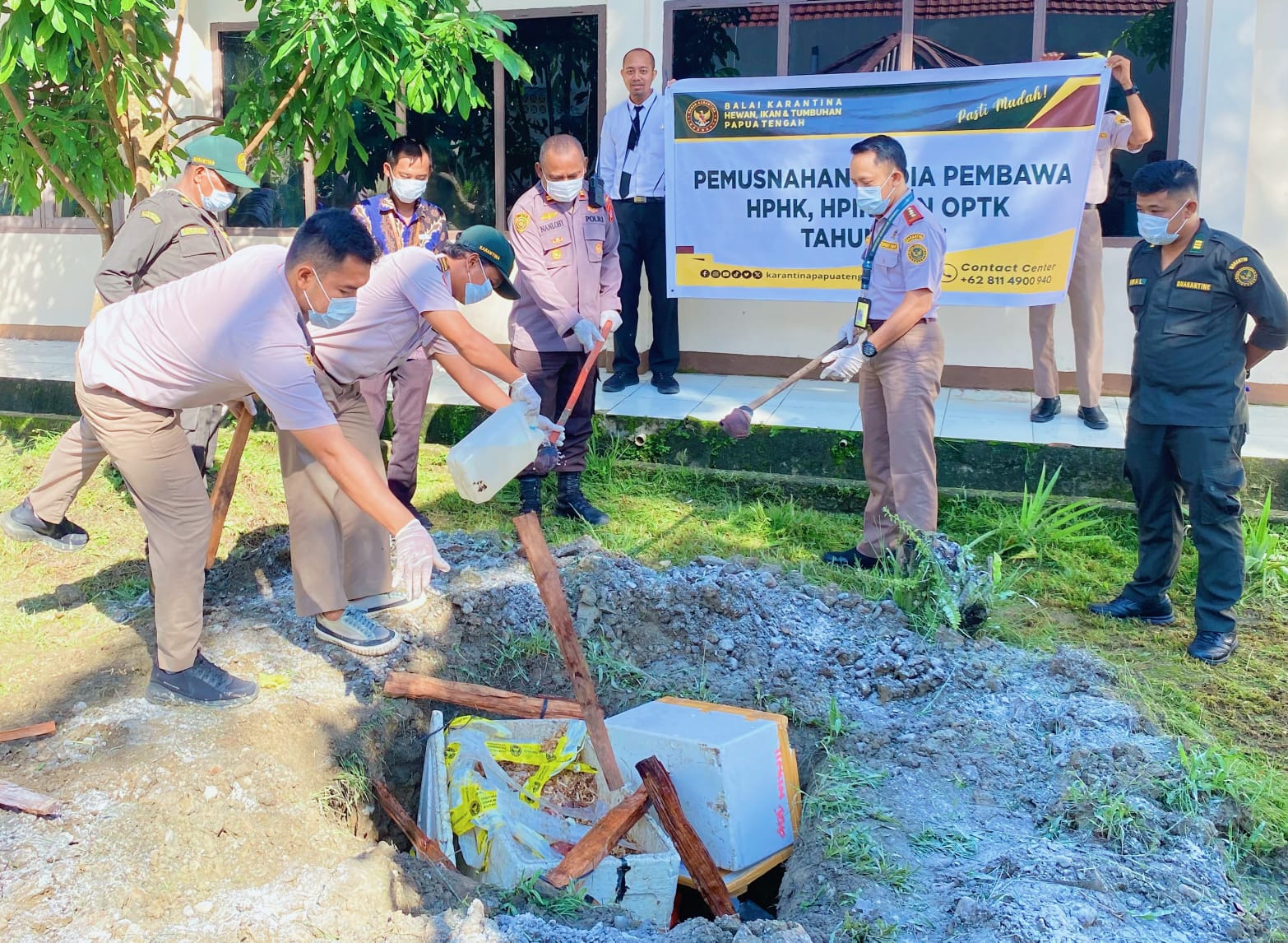 Pemusnahan daging babi dan jeruk tanpa dokumen oleh Balai Karantina Hewan, Ikan dan Tumbuhan